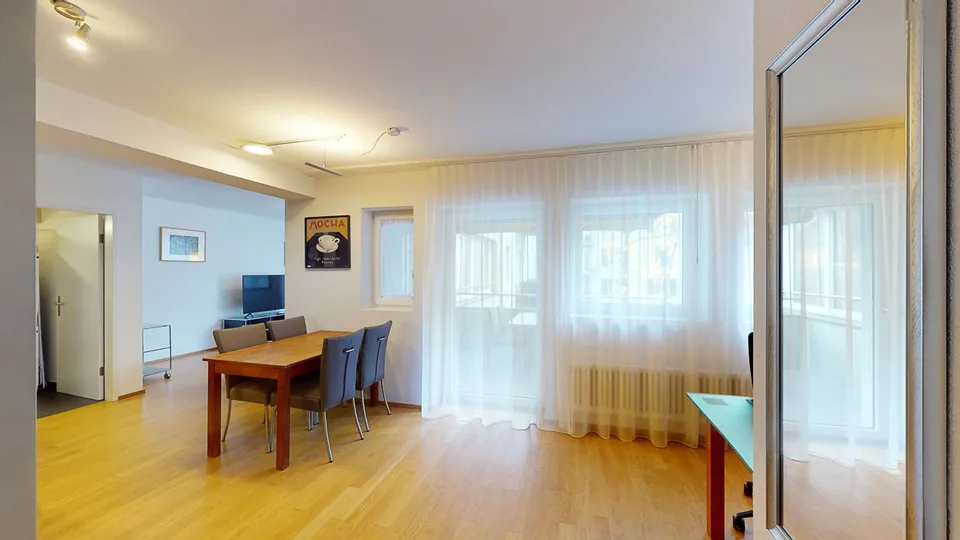 Stilvolle 2-Zimmer-Wohnung mit Balkon in Zürich Wiedikon