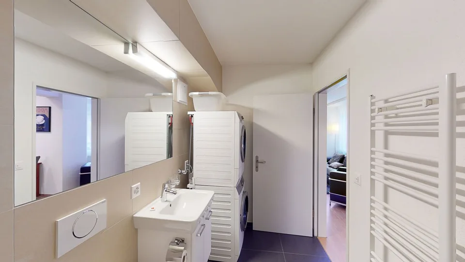 Stilvolle 2-Zimmer-Wohnung mit Balkon in Zürich Wiedikon – Foto 13 von 16