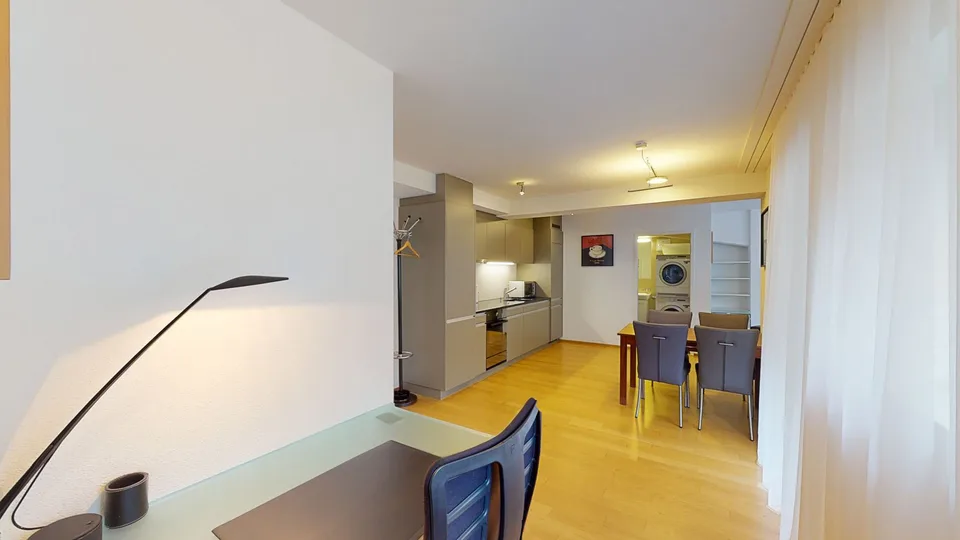 Stilvolle 2-Zimmer-Wohnung mit Balkon in Zürich Wiedikon