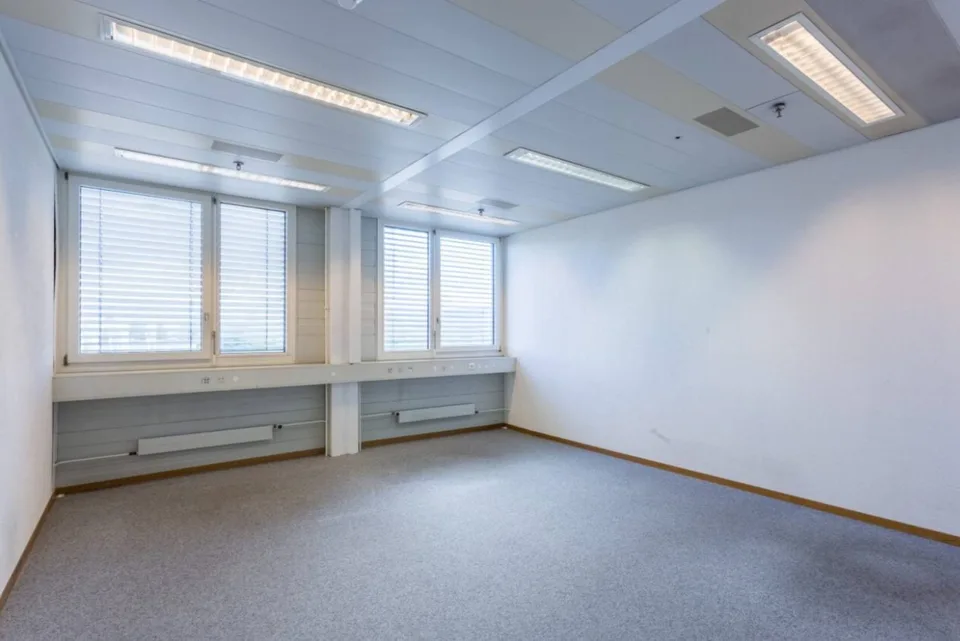 27m2 office on the 1st floor FTI zone