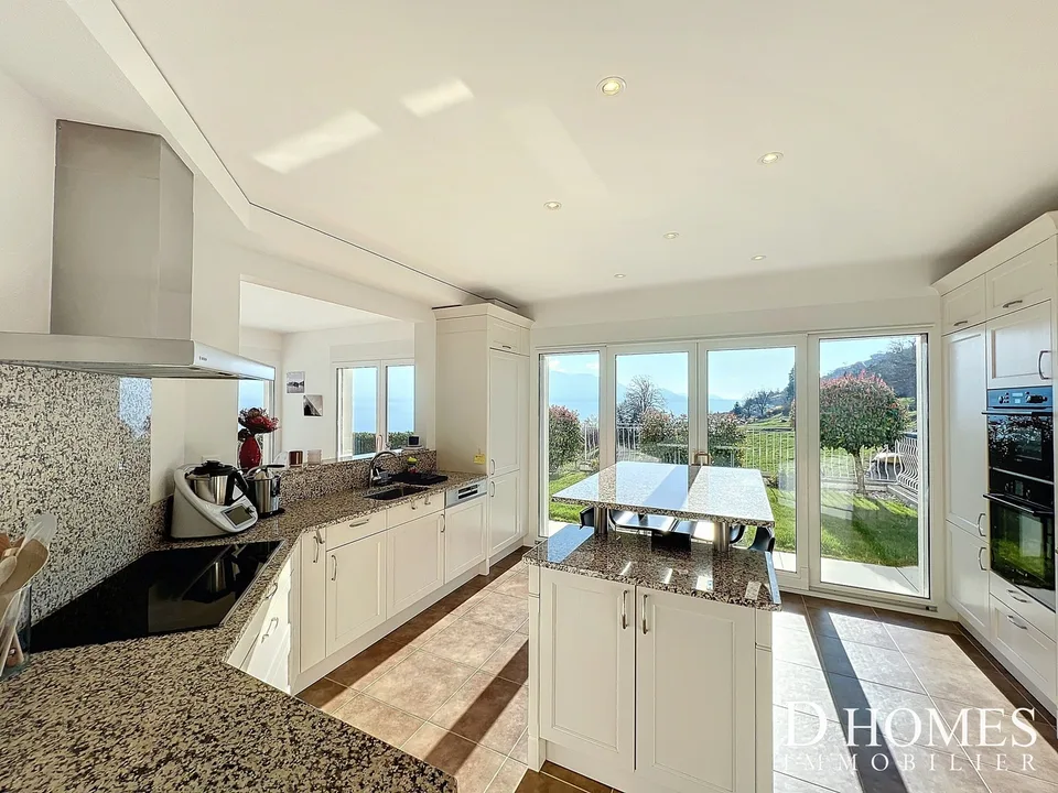 EN EXCLUSIVITÉ I Magnifique villa avec vue imprenable sur le lac