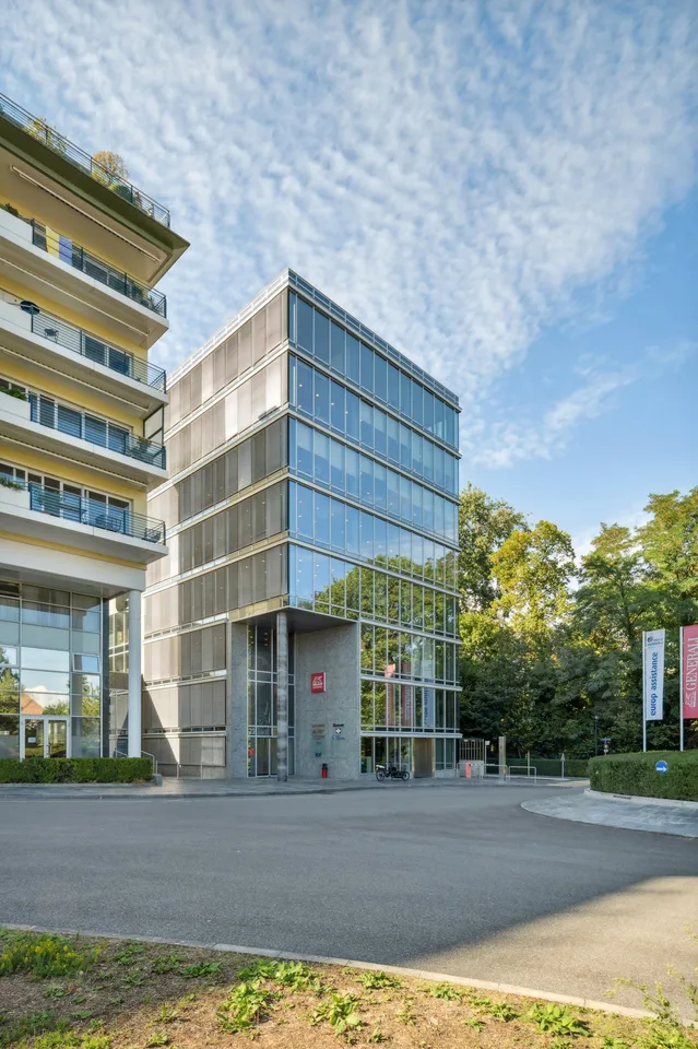 Bureaux aménagés - proche gare à Nyon - bâtiment moderne et lumineux