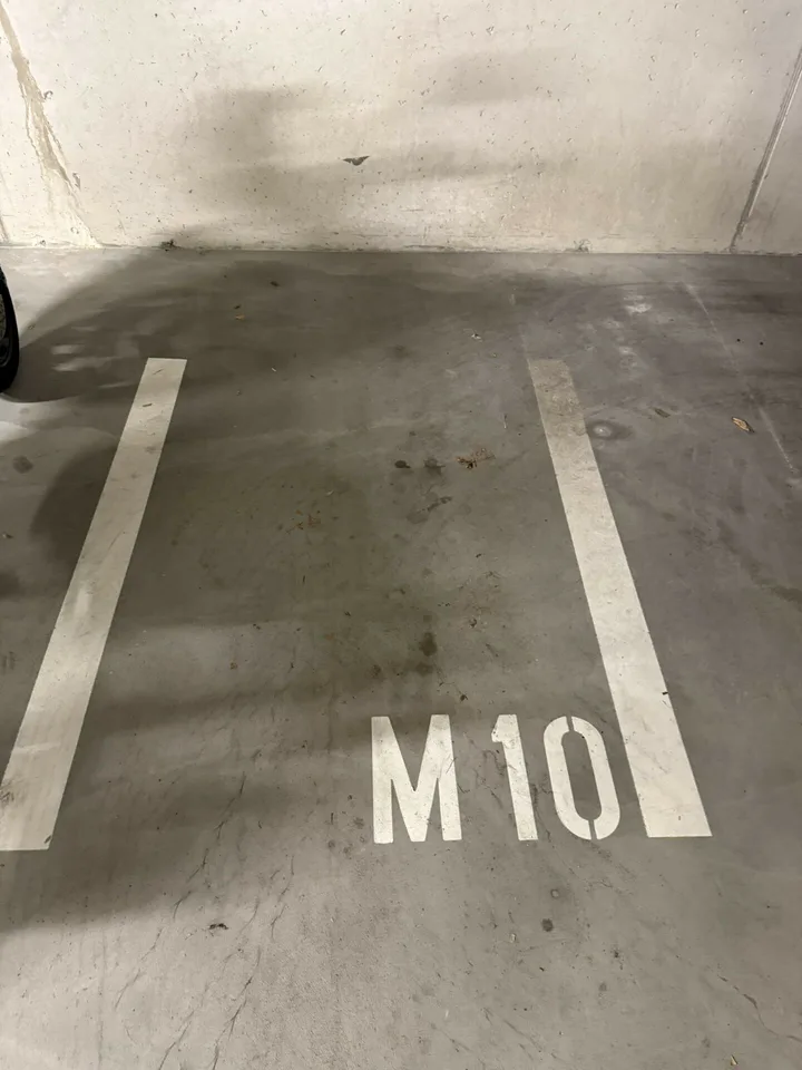 Places de parking pour motos dans un emplacement central à Zurich Oerlikon