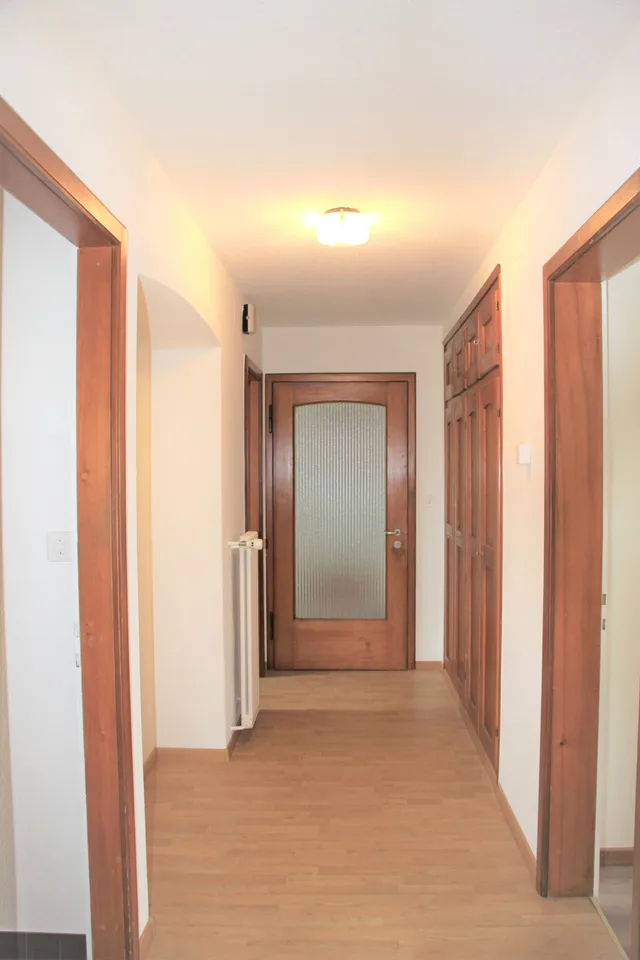 Affascinante appartamento di 3 locali con balcone soleggiato - in una piccola casa multifamiliare