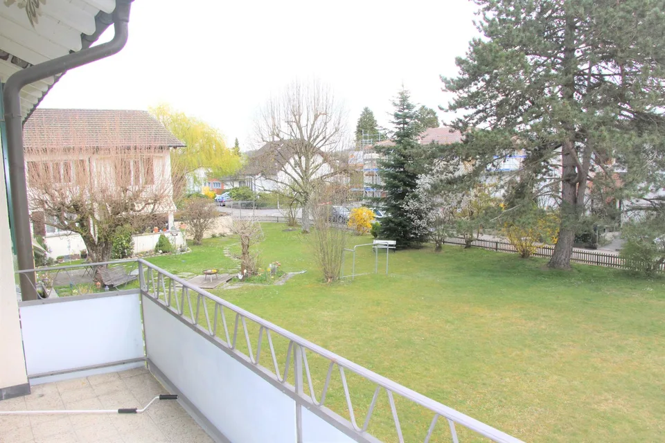 Affascinante appartamento di 3 locali con balcone soleggiato - in una piccola casa multifamiliare