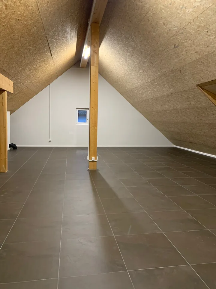 Zentrales Büro mit Nasszelle