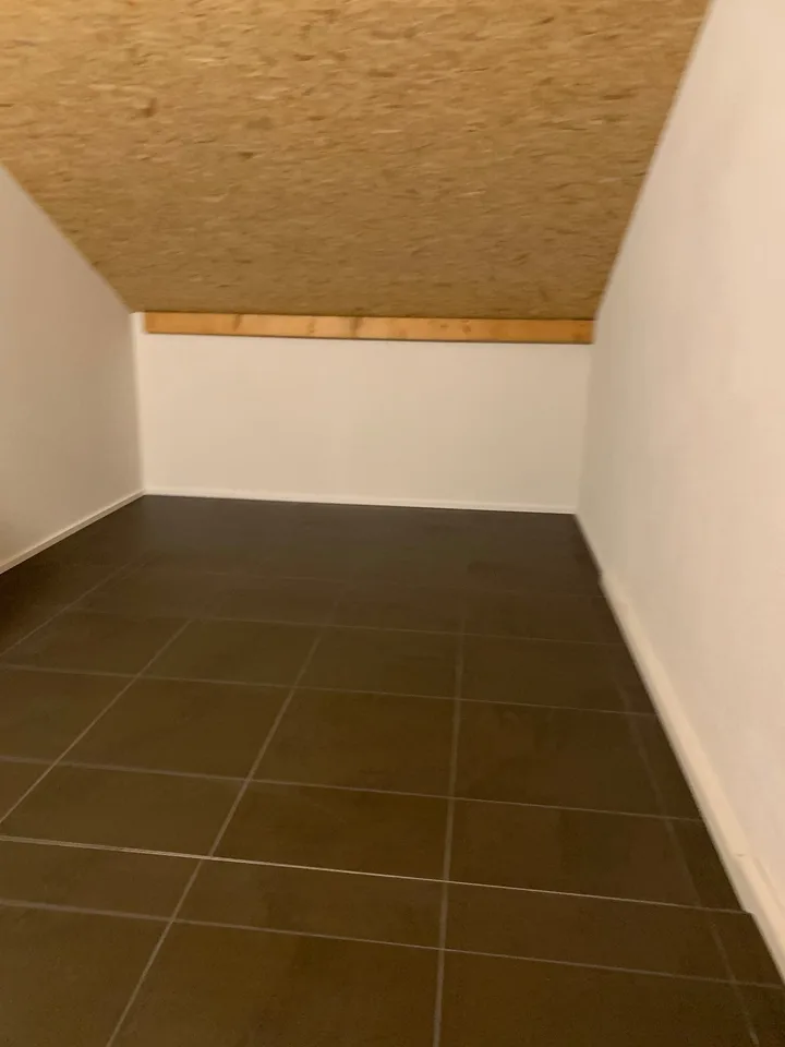 Zentrales Büro mit Nasszelle