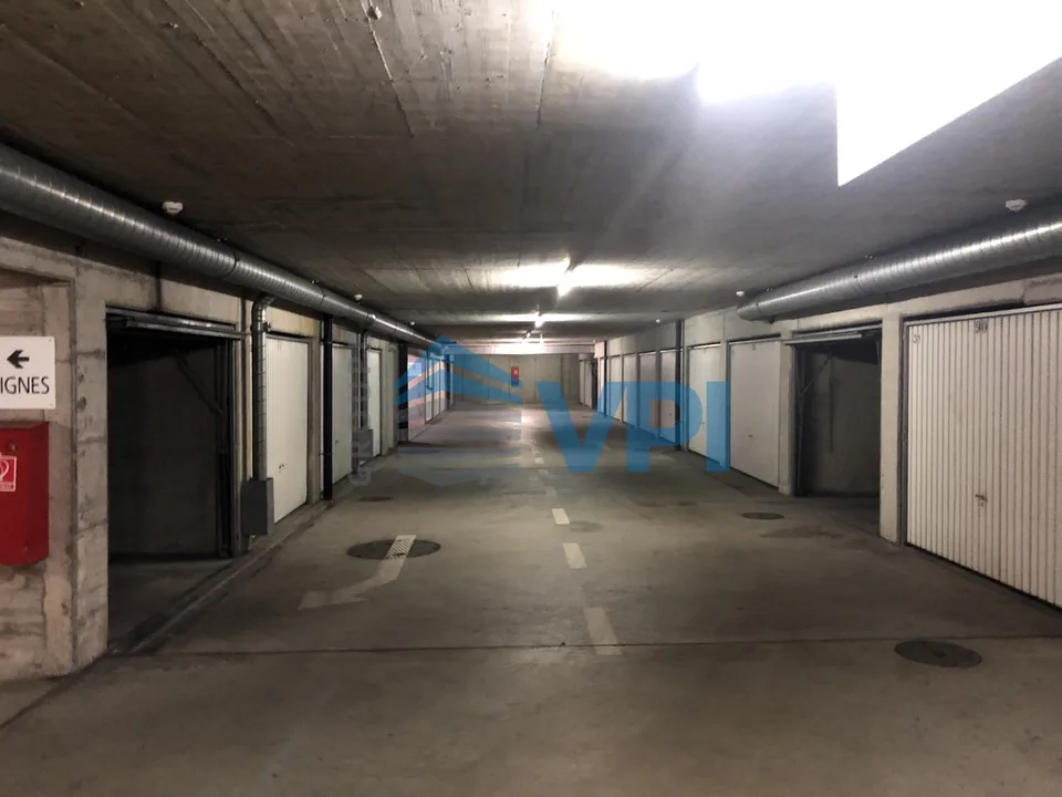 Klein-Lancy - Geschlossenes Box