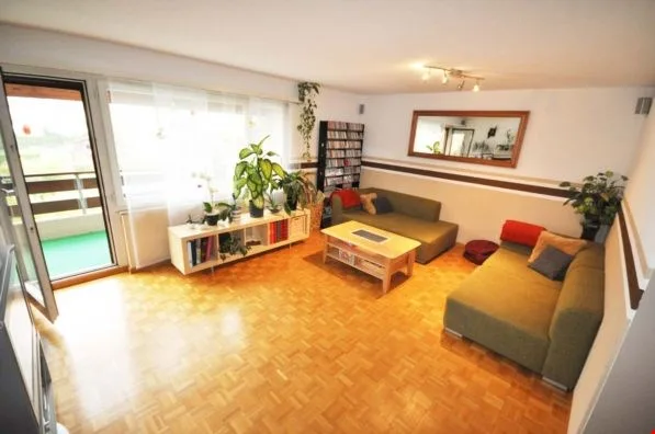 Grosszügige 4.5-Zimmer-Wohnung mit Schwimmbad zur Mitbenutzung