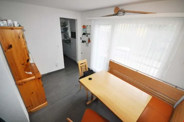 Grosszügige 4.5-Zimmer-Wohnung mit Schwimmbad zur Mitbenutzung