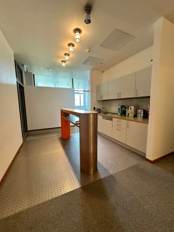 💼 🔑 Espace généreux avec salles individuelles subdivisées – photo 11 sur 16