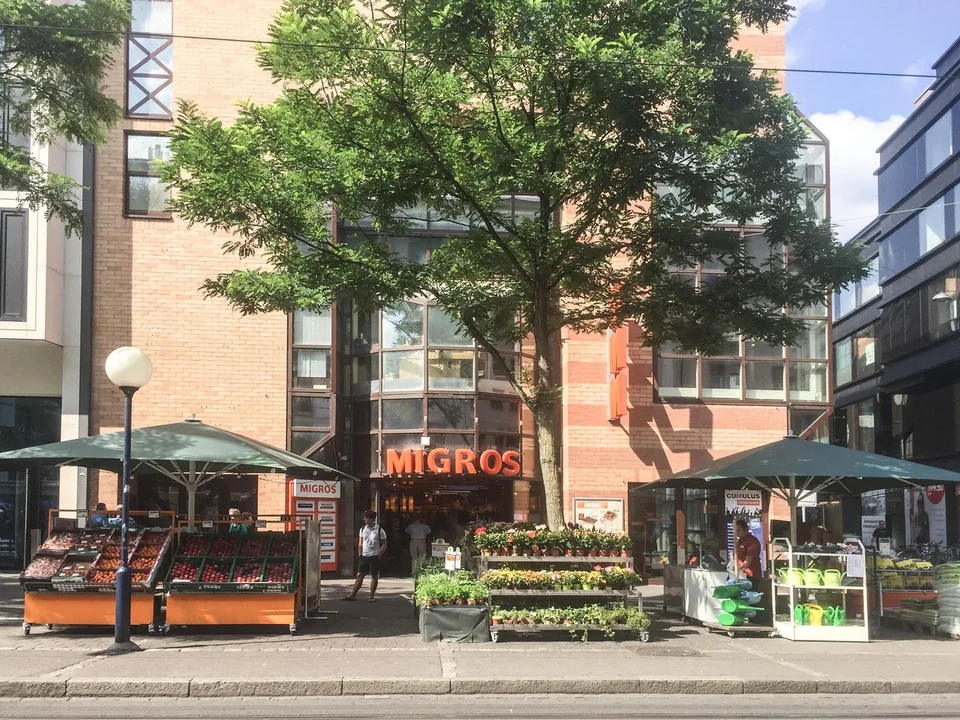 Gewerbeeinheit mit 400m² Fläche in Shopping Center - Migros Claramarkt