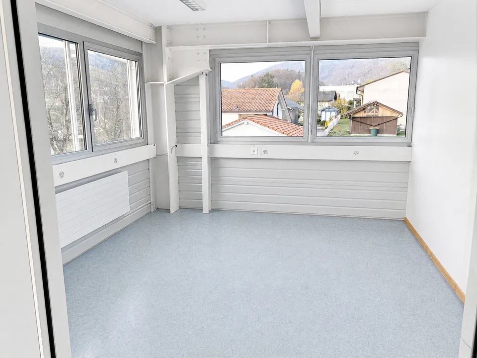 Commercial / Industrial Space for Rent in Orvin 320m2 – photo 9 of 13