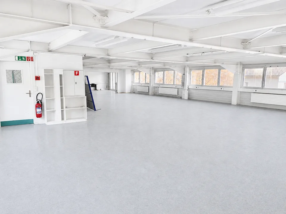 Local commercial / industriel à louer à Orvin  320m2