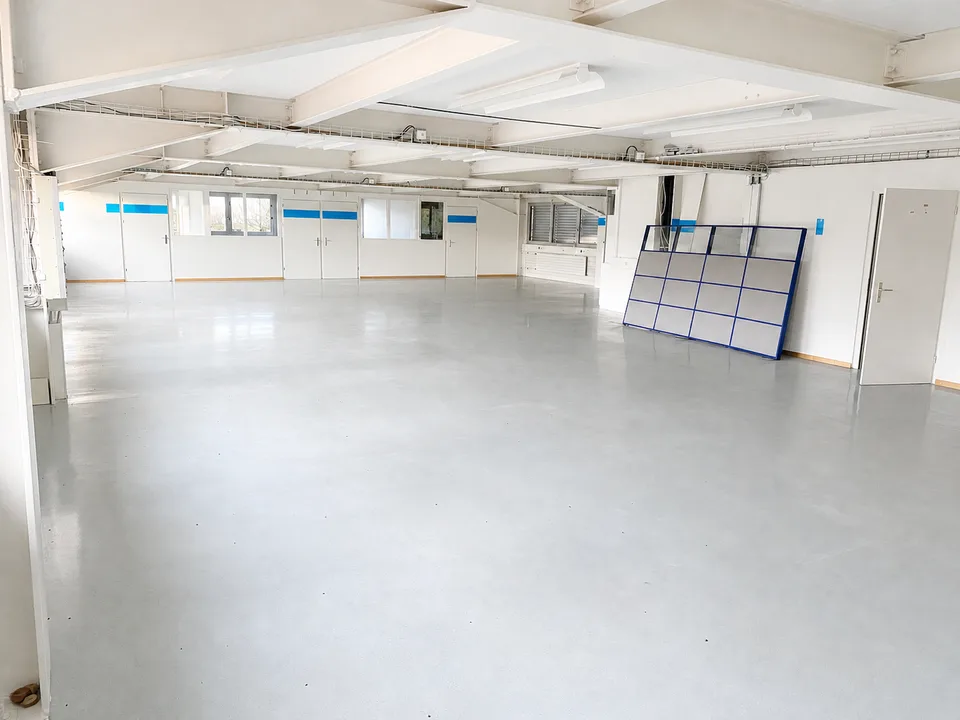Locale commerciale o industriale in affitto a Orvin, 320m2