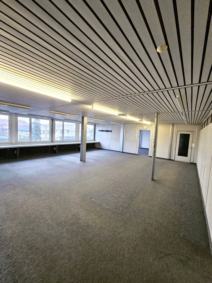 Freie Lager- und/oder Büroflächen nahe Bahnhof Utzenstorf
