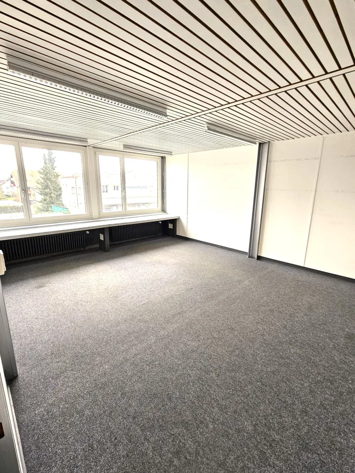 Freie Lager- und/oder Büroflächen nahe Bahnhof Utzenstorf