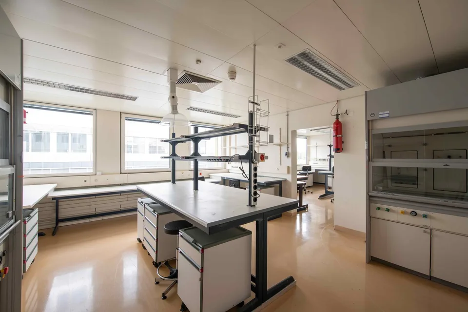Surface labo à Plan-les-Ouates  –  CTN 14  –  2ᵉ étage : env. 980 m²