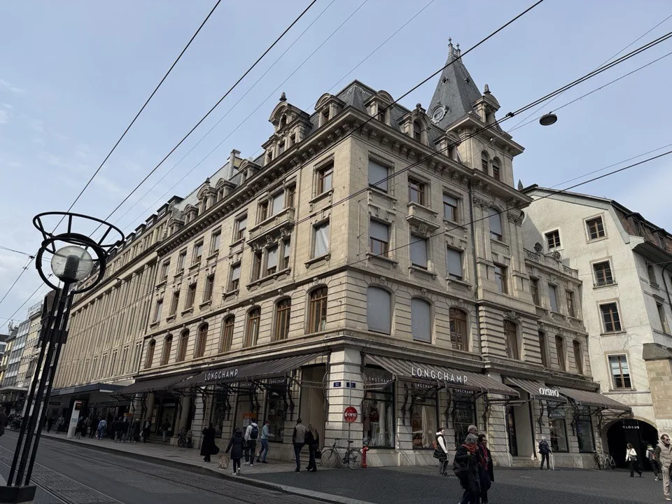 Bureaux de standing proposant 1'000 m² avec terrasse privative au cœur de Genève