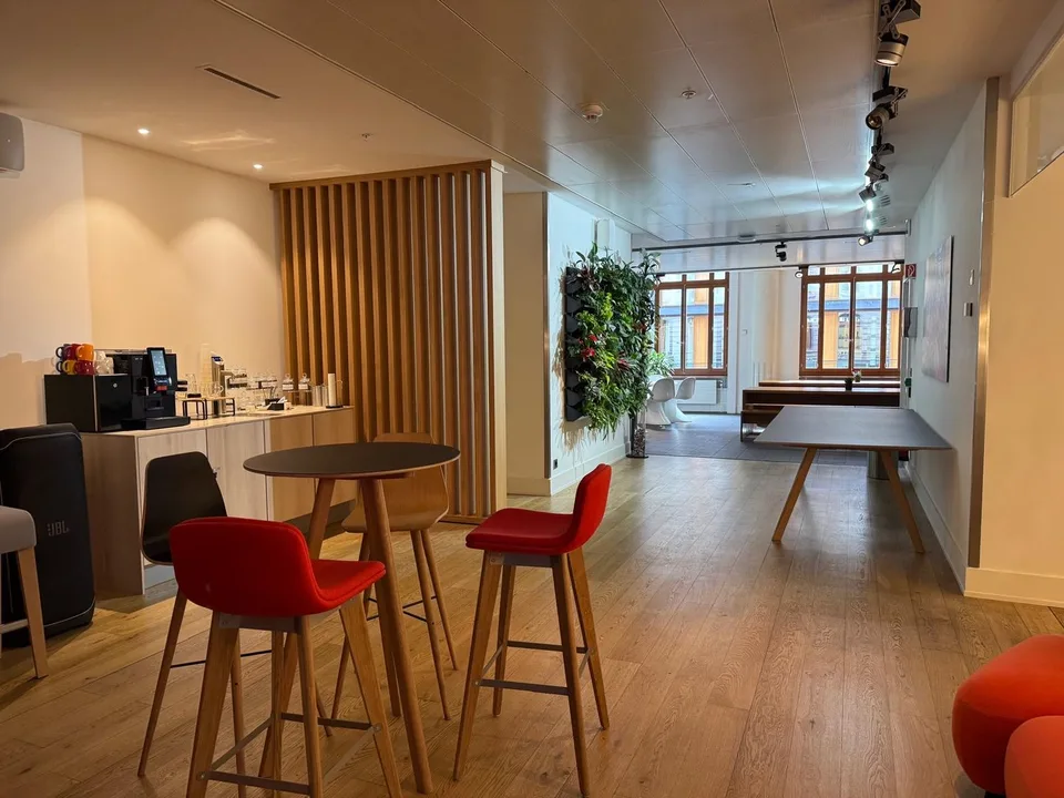 Uffici di alta qualità che offrono 1'000 m² con terrazza privata nel cuore di Ginevra