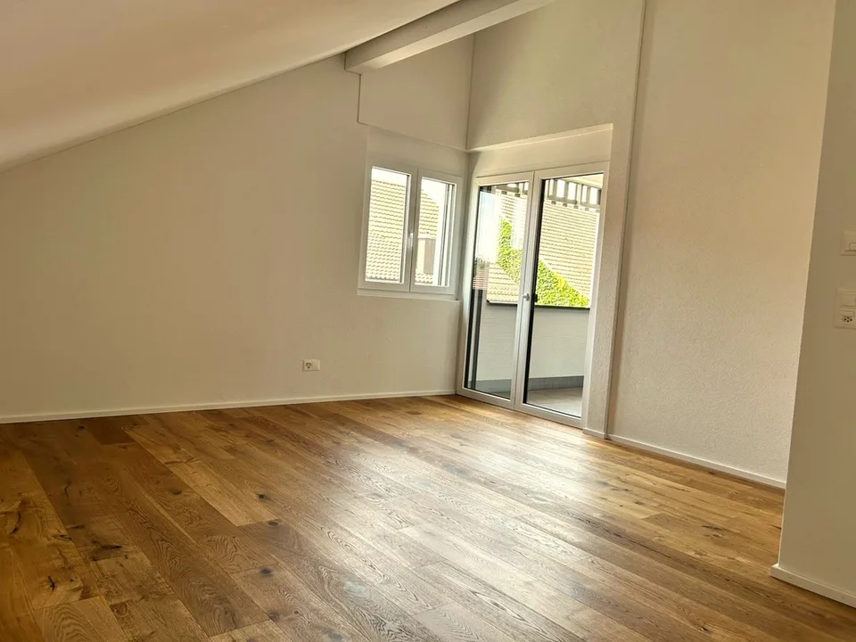 Appartamento mansardato di 2,5 locali in affitto a Full-Reuenthal