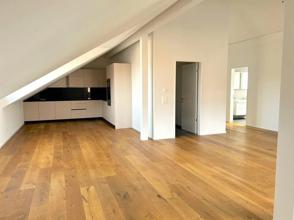 Appartamento mansardato di 2,5 locali in affitto a Full-Reuenthal