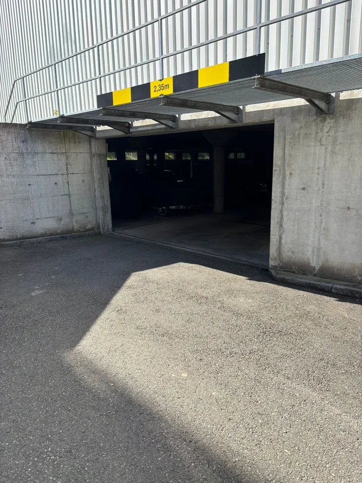 Posto auto a Dübendorf in affitto