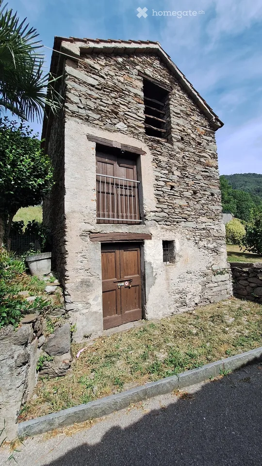 Mezzovico affittasi rustico come deposito