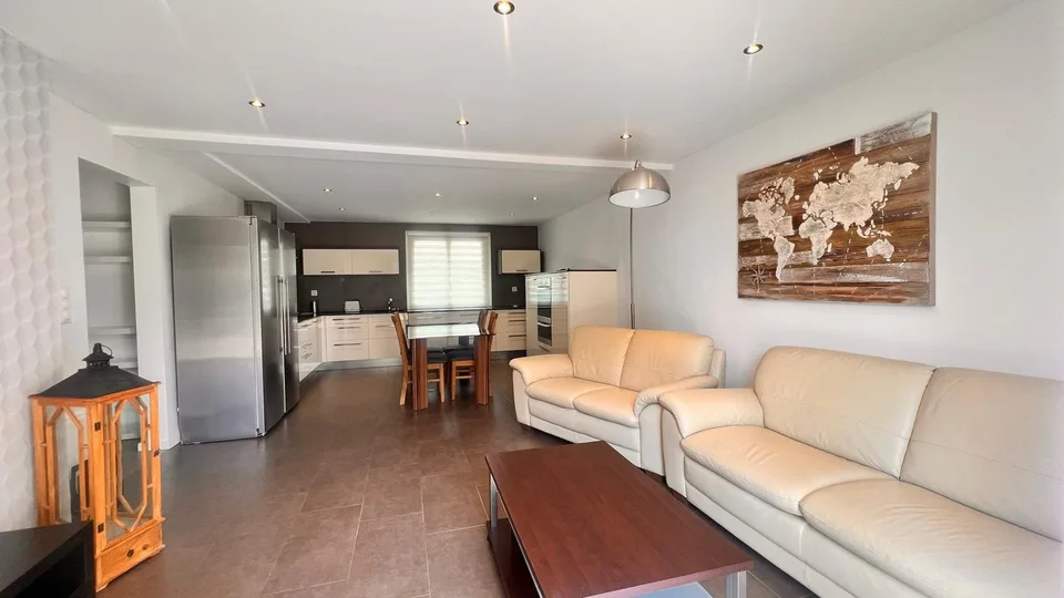 Furnished flat of 4.5 room in Epalinges - Appartement meublé de 4.5 à Epalinges