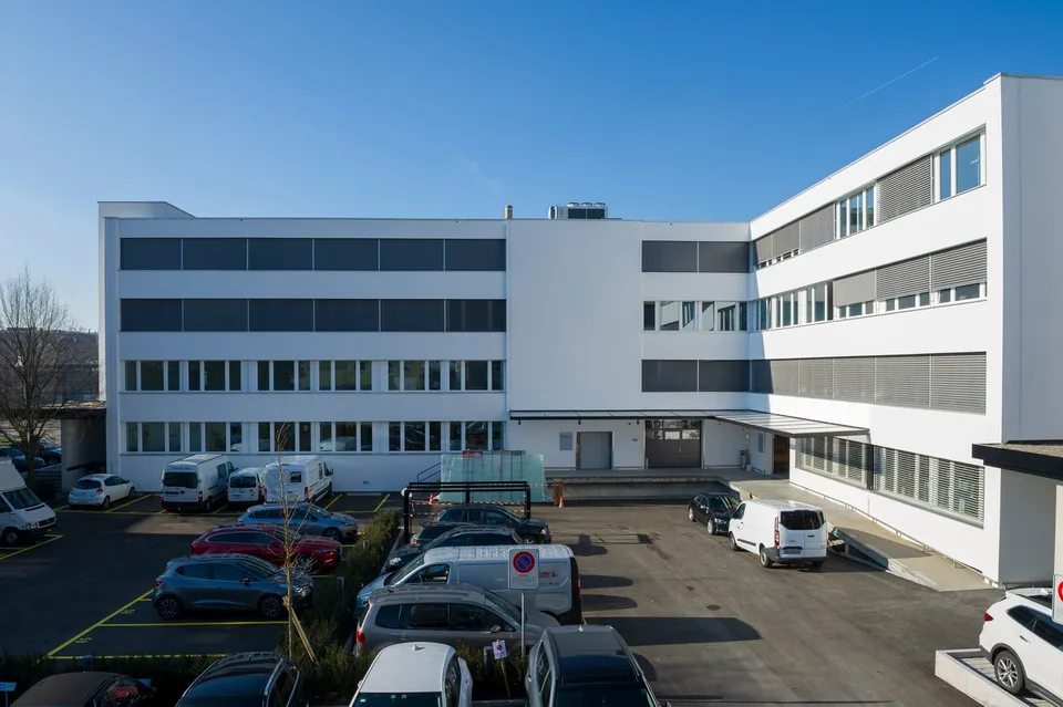 Spazio commerciale flessibile in costruzione grezza – Progettato secondo le tue esigenze