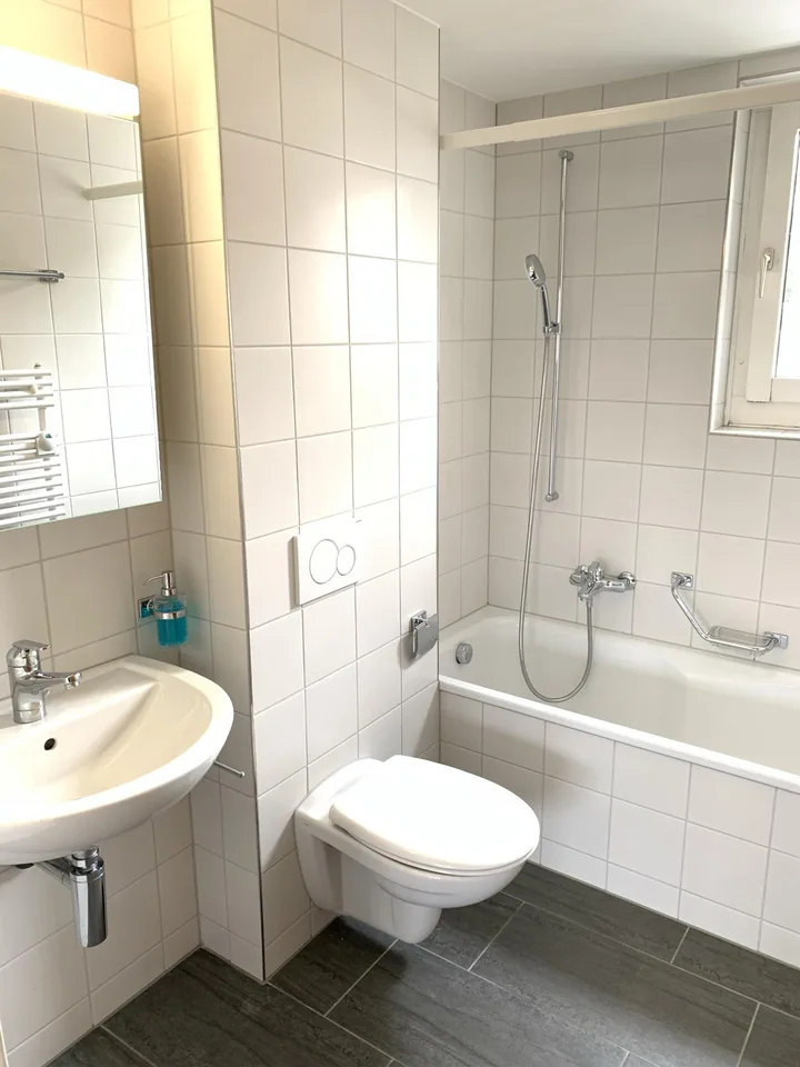 Helle 3.5 Zimmer Wohnung mit schönem Balkon in Riehen