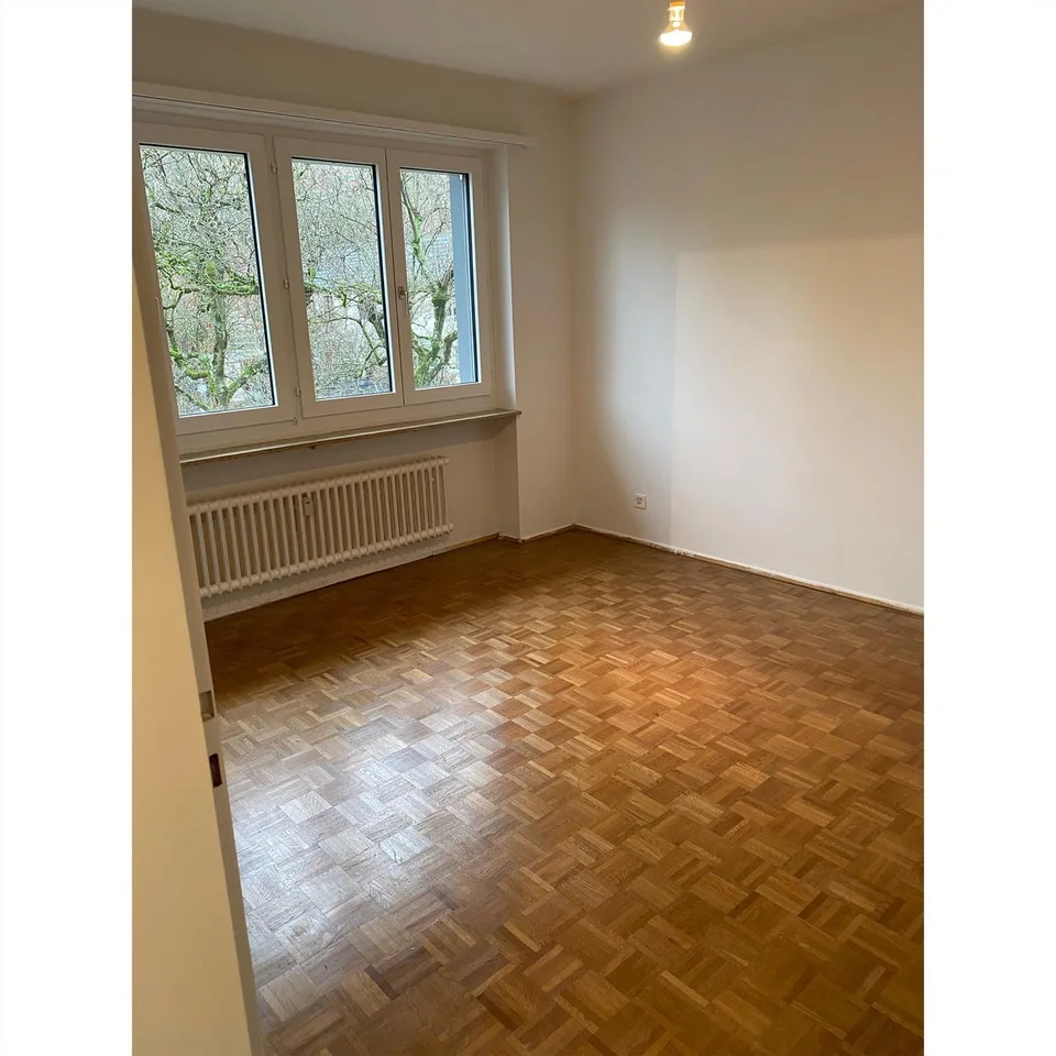Helle 3.5 Zimmer Wohnung mit schönem Balkon in Riehen
