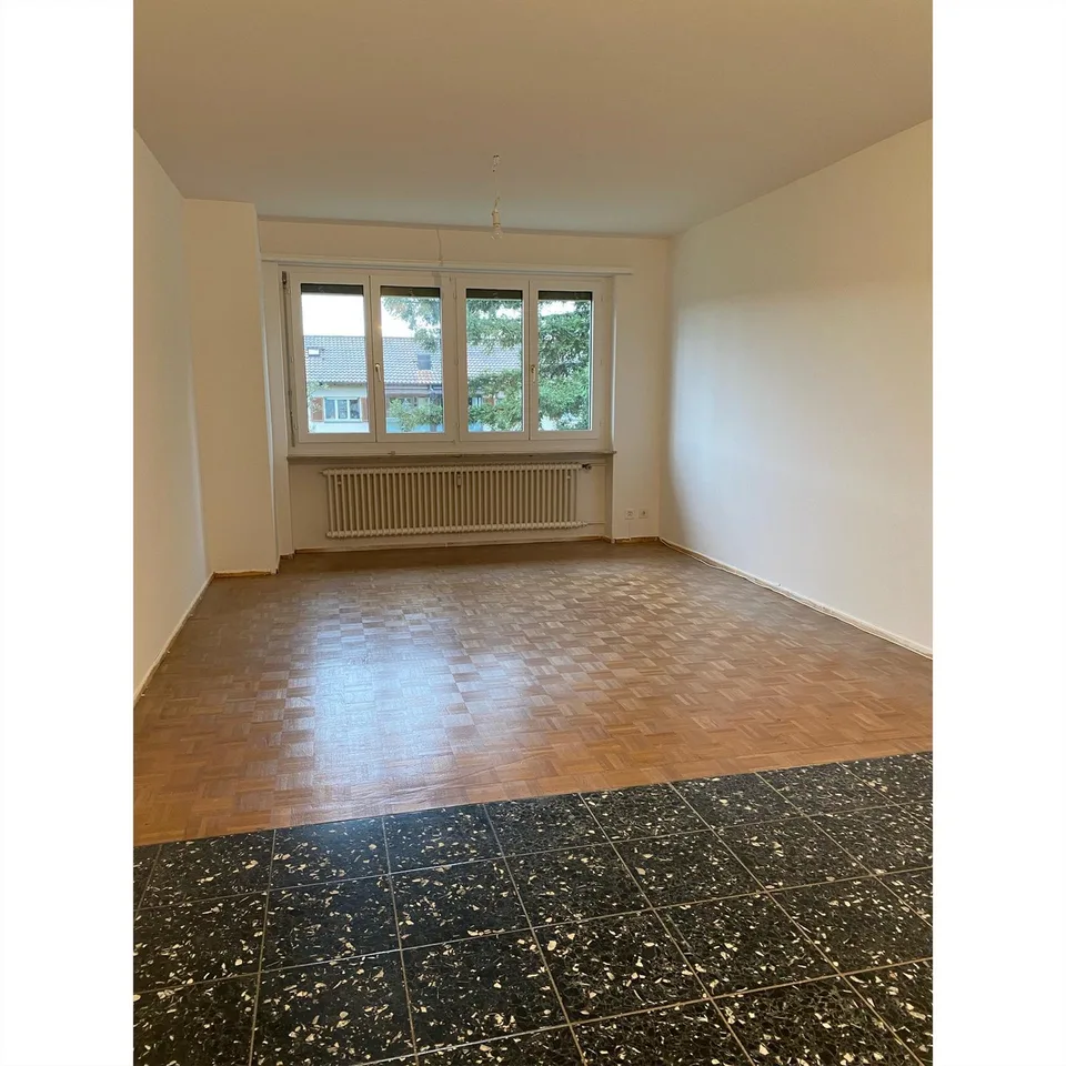 Helle 3.5 Zimmer Wohnung mit schönem Balkon in Riehen