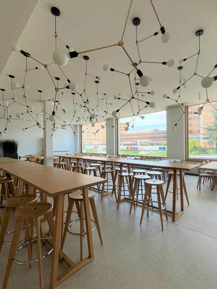 Modern and bright offices for rent in the airport sector