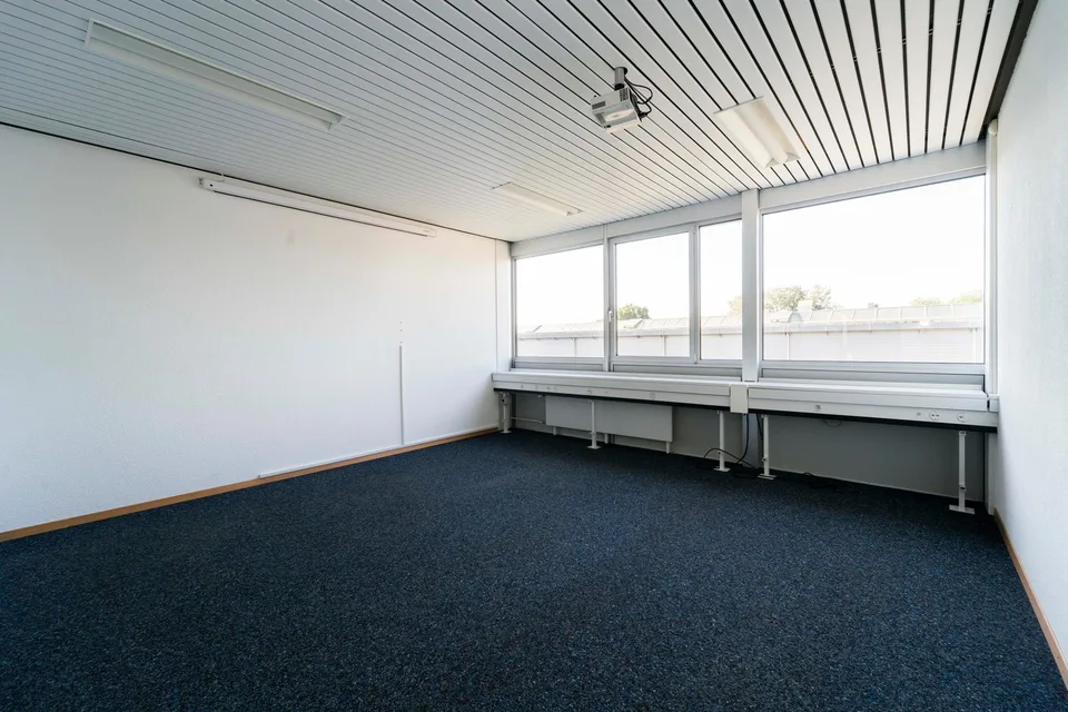 Industrie- und Verwaltungsgebäude mit 960 m2 zur Miete – Foto 11 von 32