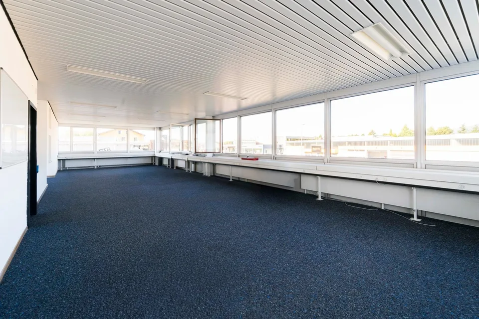Industrie- und Verwaltungsgebäude mit 960 m2 zur Miete – Foto 10 von 32