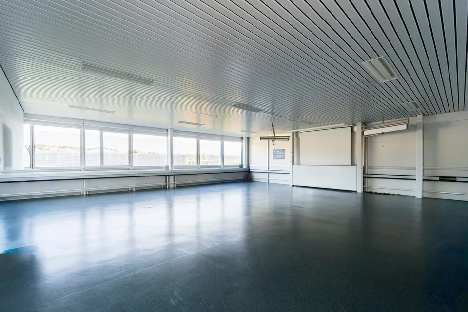 Industrie- und Verwaltungsgebäude mit 960 m2 zur Miete – Foto 12 von 32