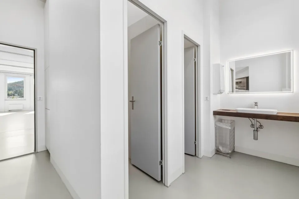 helle Büroräume mit grosszügigem Open Space – Foto 6 von 7