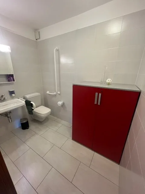 Ufficio/studio medico/studio estetico ev. già arredato – foto 10 di 17