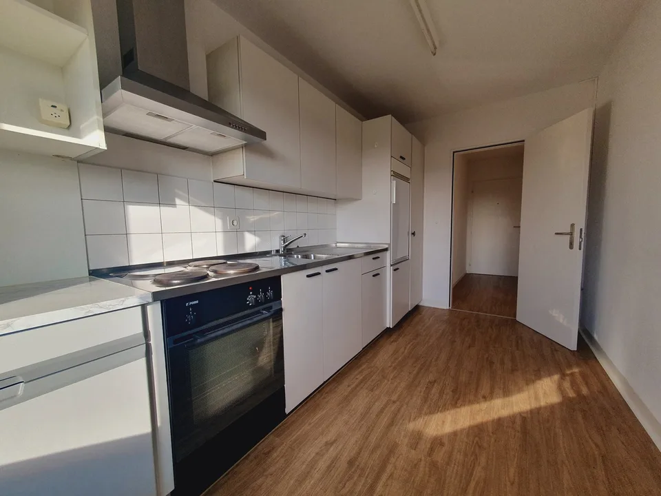 Appartamento di 3 locali luminoso con balcone e vista a Meinisberg