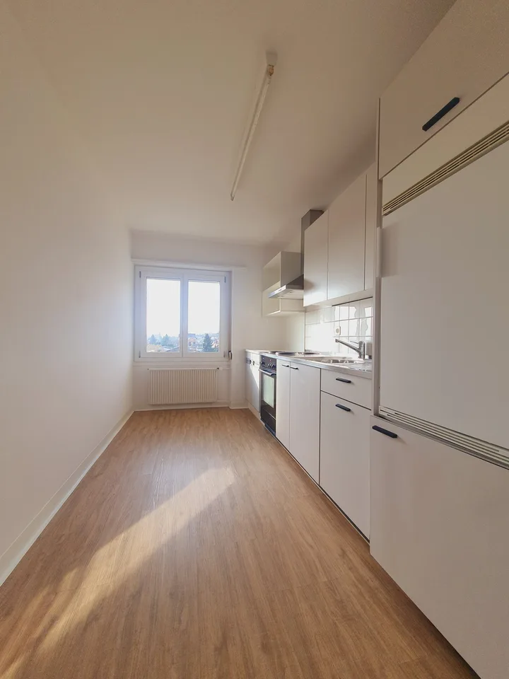 Appartamento di 3 locali luminoso con balcone e vista a Meinisberg