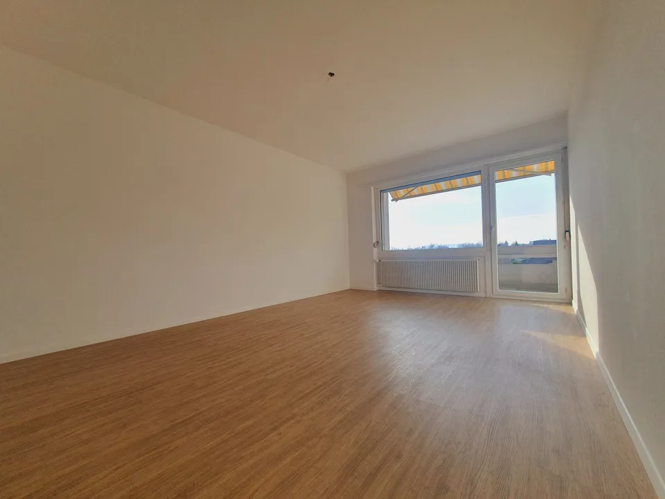 Appartamento di 3 locali luminoso con balcone e vista a Meinisberg