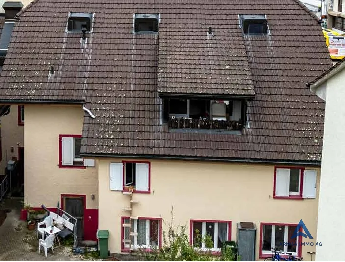 Charmant appartement maisonnette 4.5 pièces sur la place du village de Reigoldswil