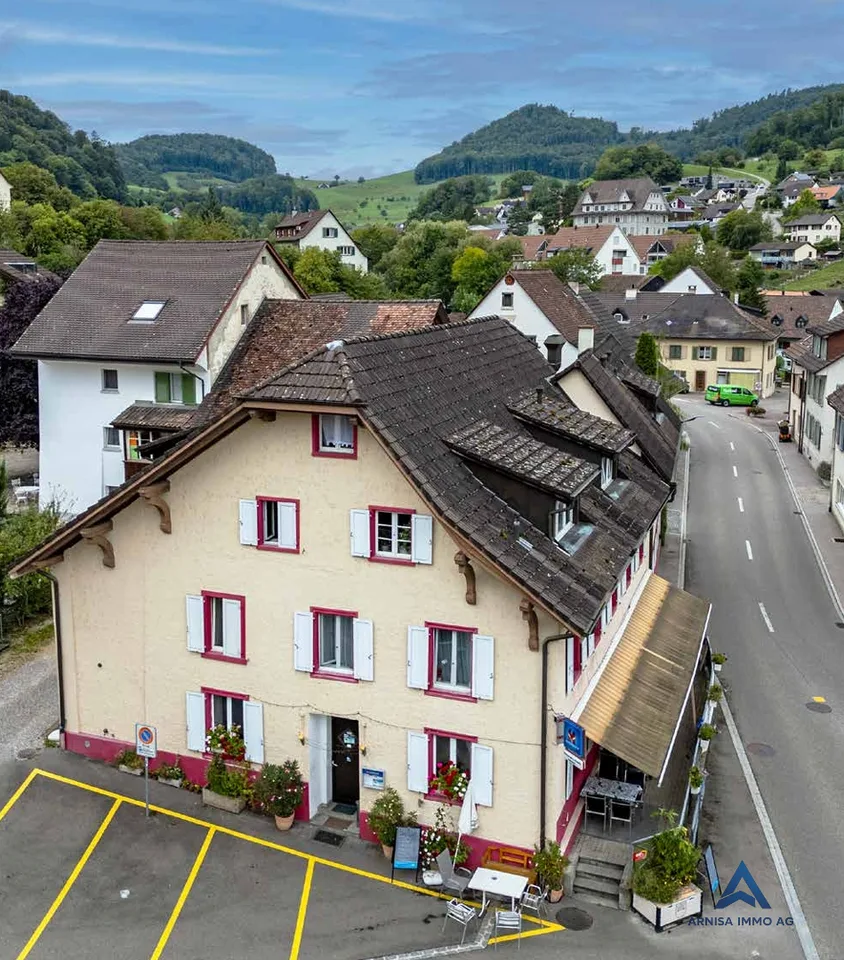 Charmant appartement maisonnette 4.5 pièces sur la place du village de Reigoldswil
