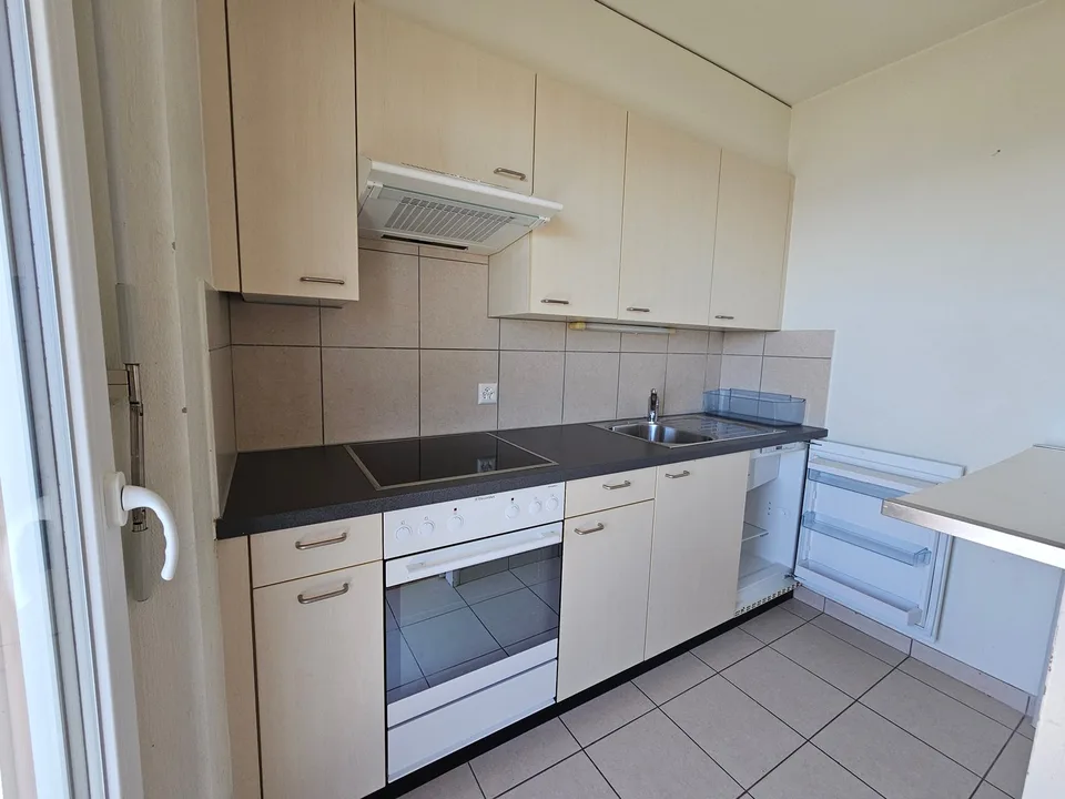 Studio moderne avec balcon et vue imprenable à Neuchâtel