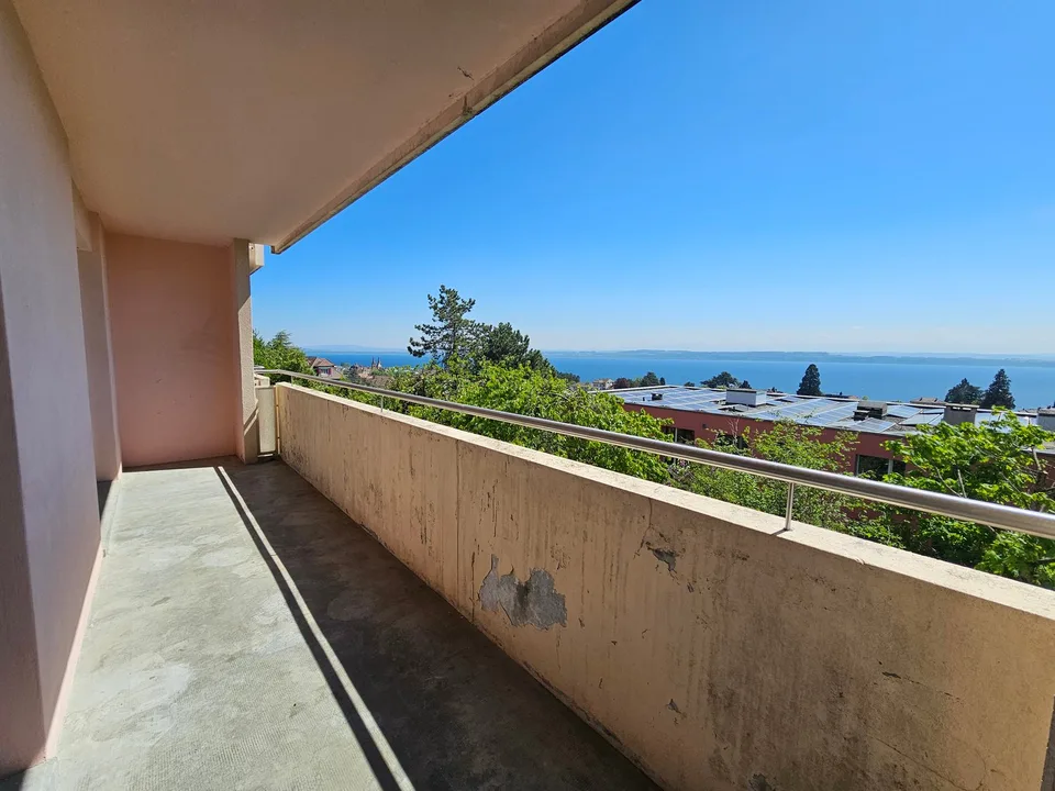 Moderne Studio mit Balkon und atemberaubendem Blick in Neuchâtel