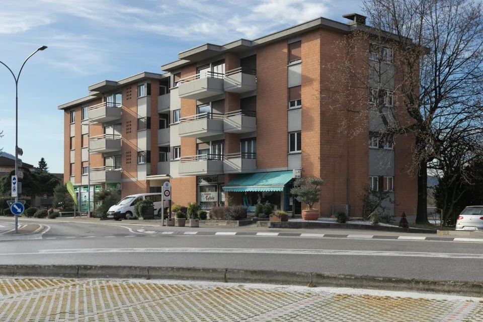9300, Giatin, Lamone-Cadempino, posteggio esterno