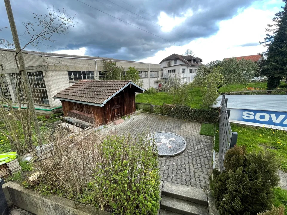 Vielseitiges Gartenhaus in ruhiger Lage von Hendschiken