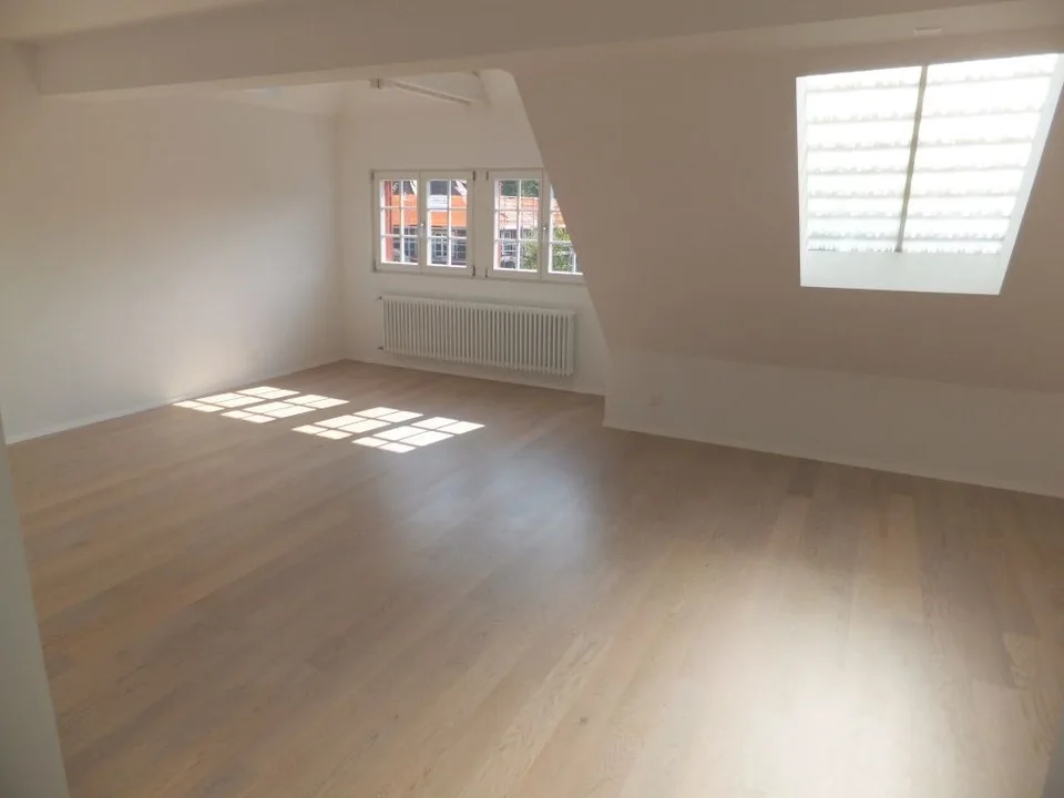 Appartamento elegante mansardato nel quartiere Kirchenfeld molto richiesto