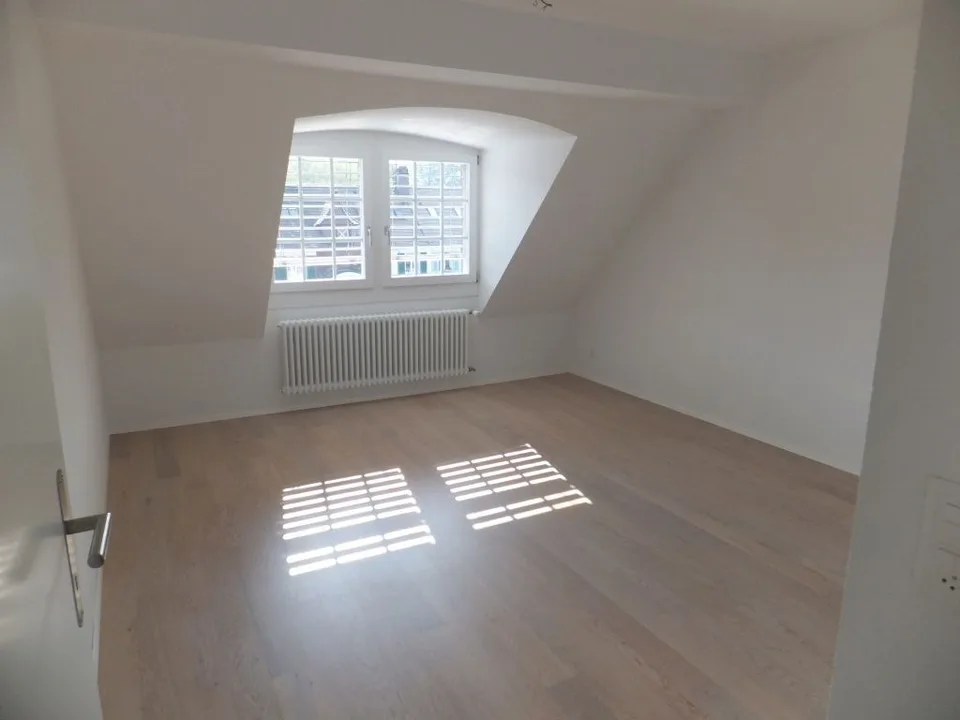 Appartamento elegante mansardato nel quartiere Kirchenfeld molto richiesto